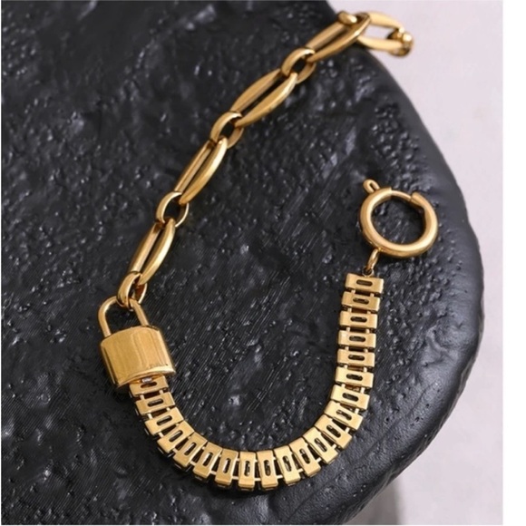 Gold Plated Waterproof Lock Chain Bling Cubic Zirconia Bracelet Sparkly New - Picture 10 of 11